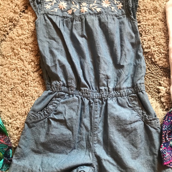 Set of 24 Month toddler girls outfits rompers EUC - Picture 2 of 4